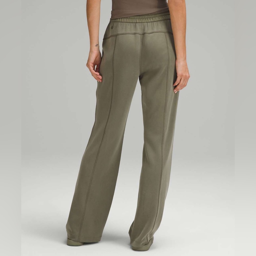 Lululemon Softstreme High-Rise Pant *Regular
Army Green - 0 - Picture 2 of 7